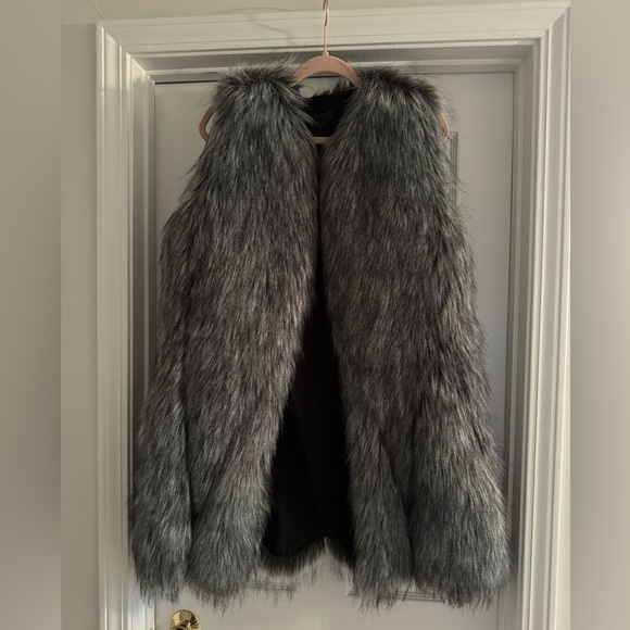 NWT BCBGMAXAZRIA faux fur statement vest size M